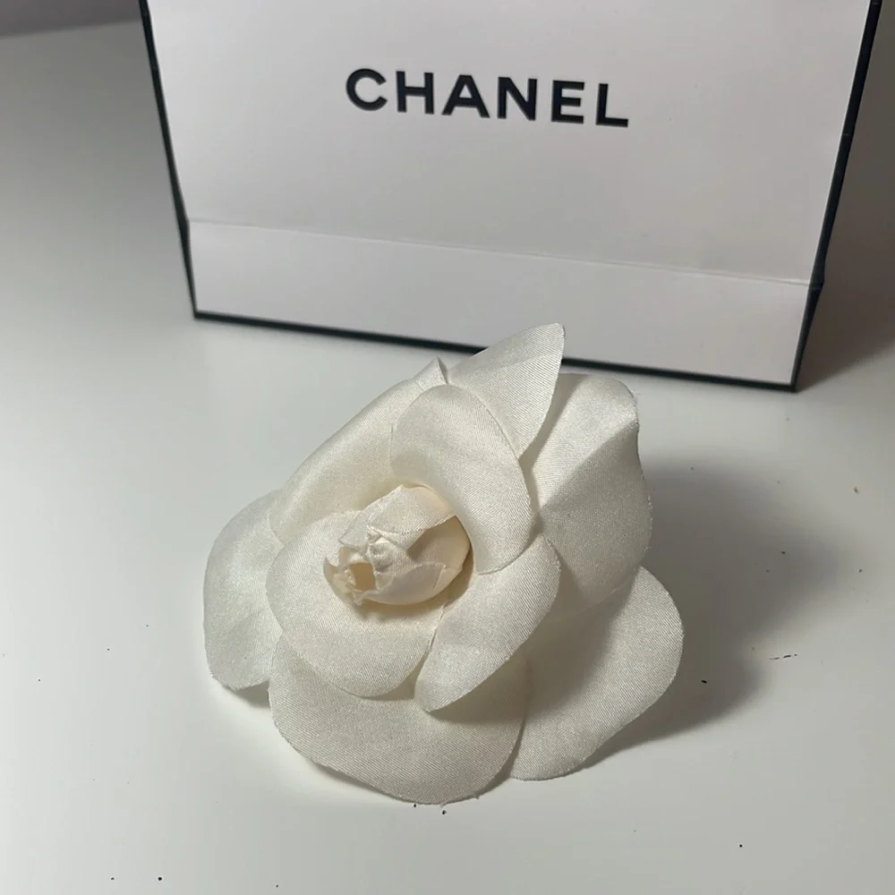 AUTHENTIC Chanel Pin Brooch satin flower - Picture 2 of 11